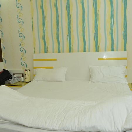 Hotel Paradise Inn Auraiya Zewnętrze zdjęcie