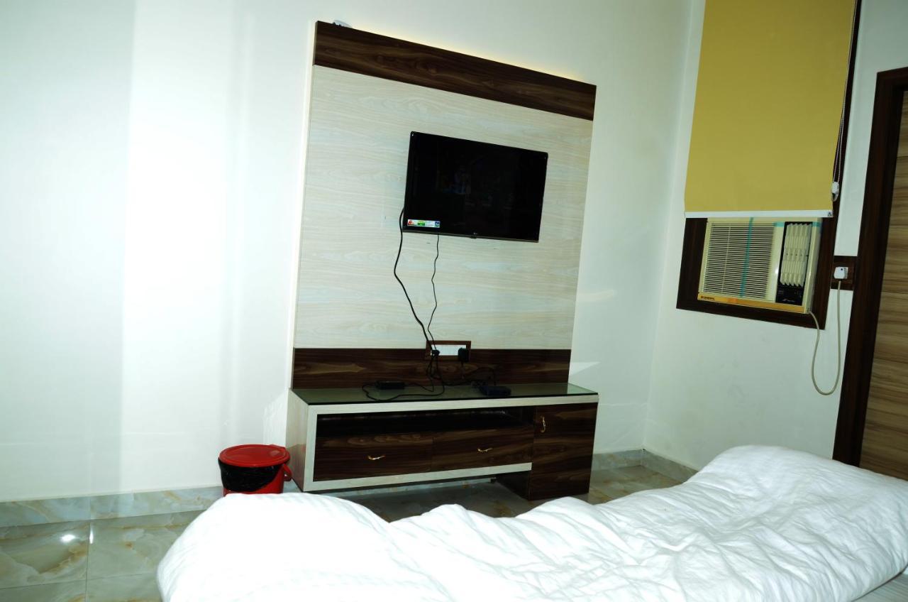 Hotel Paradise Inn Auraiya Zewnętrze zdjęcie