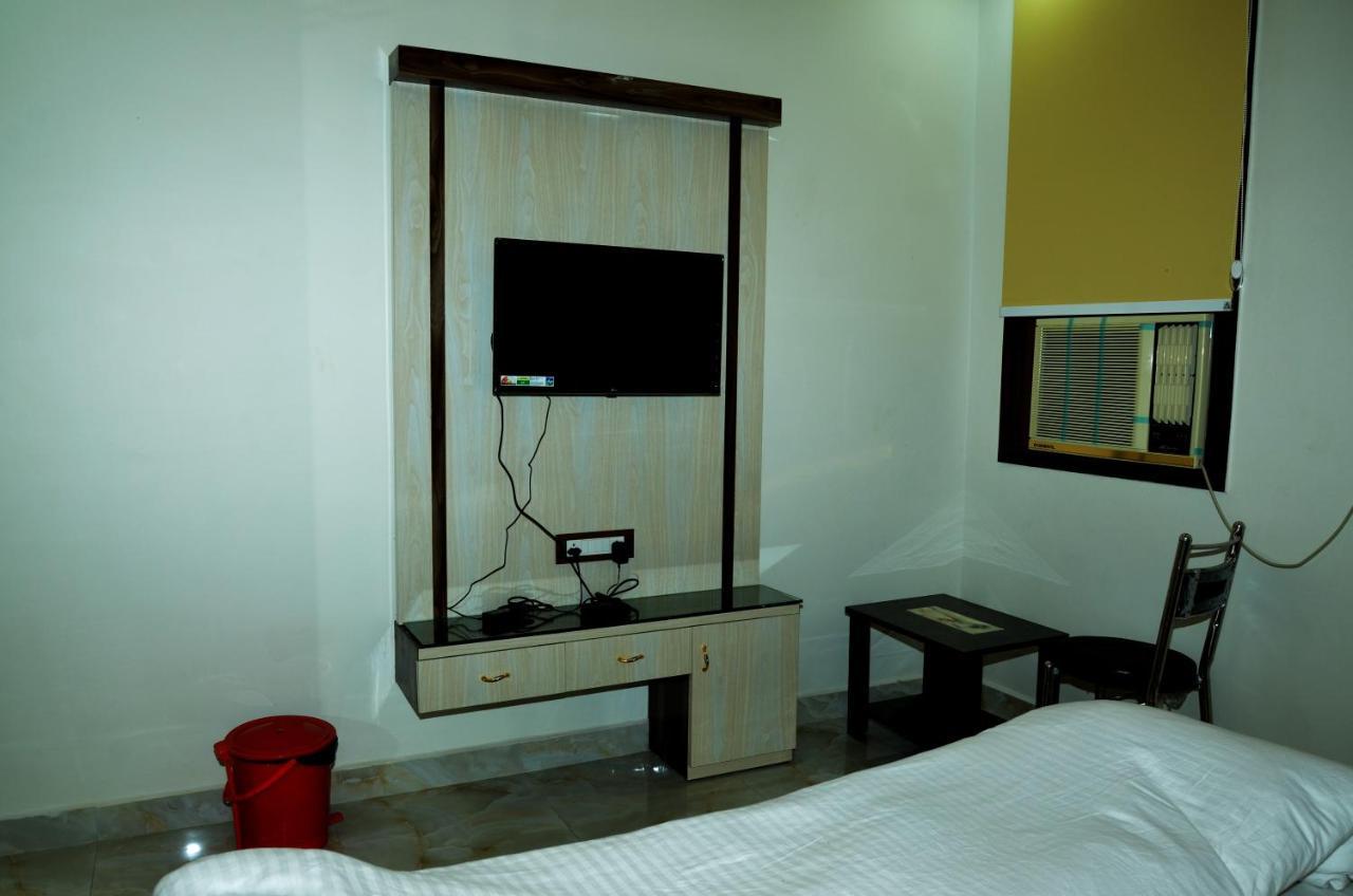 Hotel Paradise Inn Auraiya Zewnętrze zdjęcie